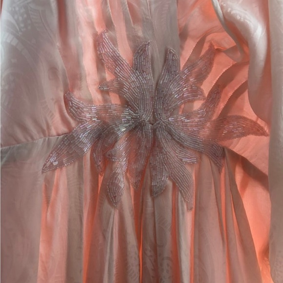 Vintage silk dress in a soft pink beaded by hand - Picture 4 of 4